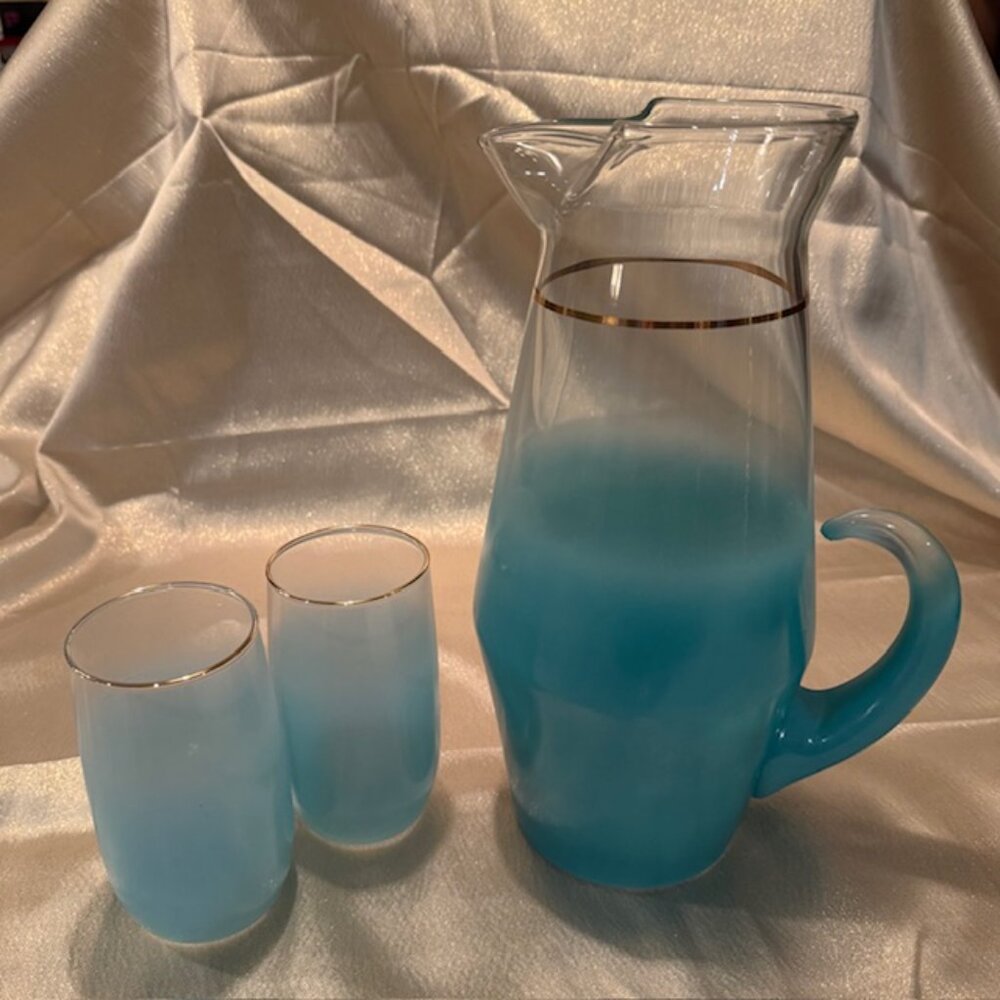 Vintage Blendo Glass Pitcher & 2 glasses - Frosted Turquoise w/ Gold Trim - Picture 2 of 15